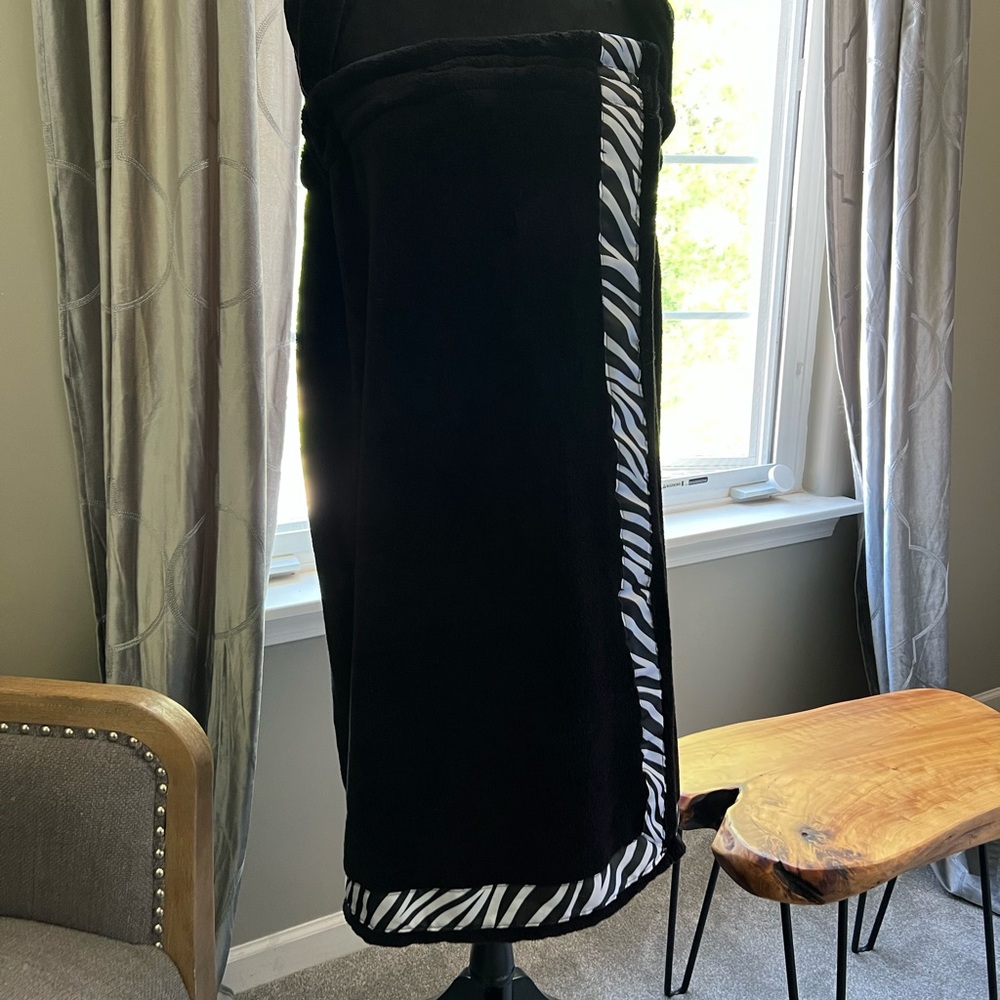 Elegant Black Zebra Trim Bath Robe